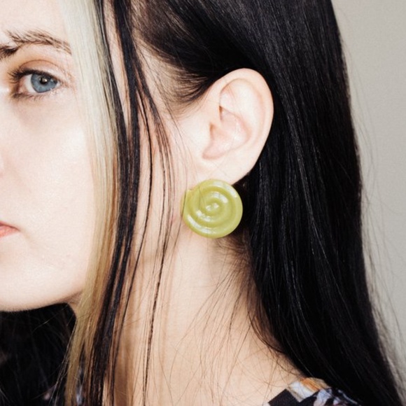 NWT Cities in Dust Avocado Green Acetate Spiral Earrings - Picture 1 of 5